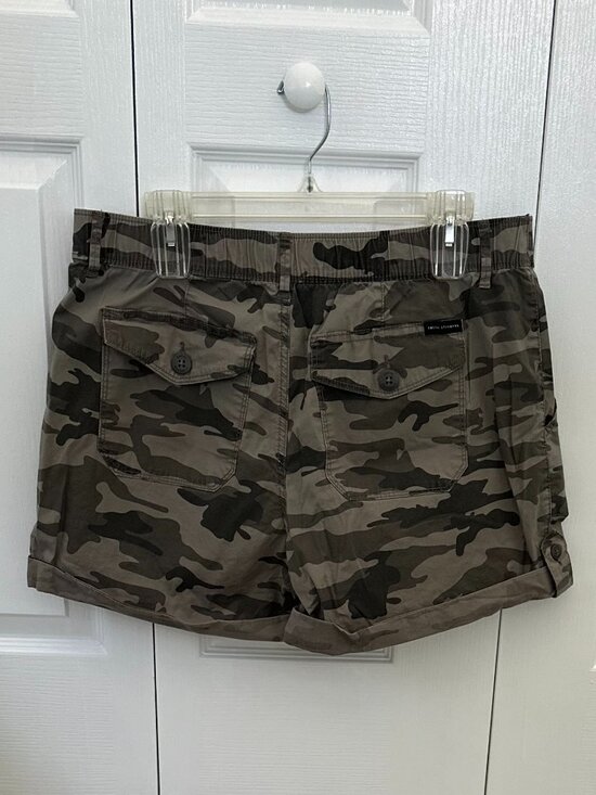 Social Standard by Sanctuary Camo Shorts Women’s XL – Stretch Utility Style - Picture 2 of 12
